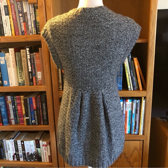 EUC Hooked Up knit vest - Picture 4 of 5